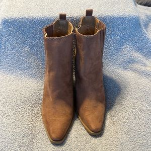 Qupid Slay 72 Suede Booties